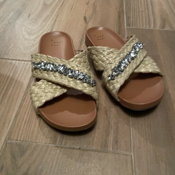 A New Day Sandals - Picture 3 of 4